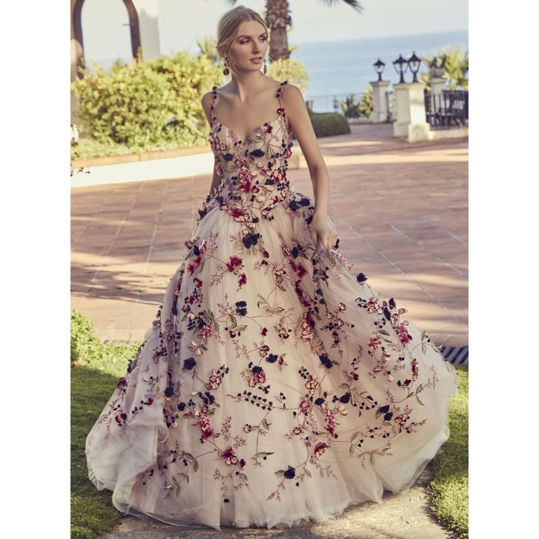 Romantic 3D Floral Embroidery Ball Dress Champagne Tulle V-neck Sleeveless Bride Dress Customized Princess Wedding Dress
Romantic 3D Floral Embroidery Ball Dress Champagne Tulle V-neck Sleeveless Bride Dress Customized Princess Wedding Dress