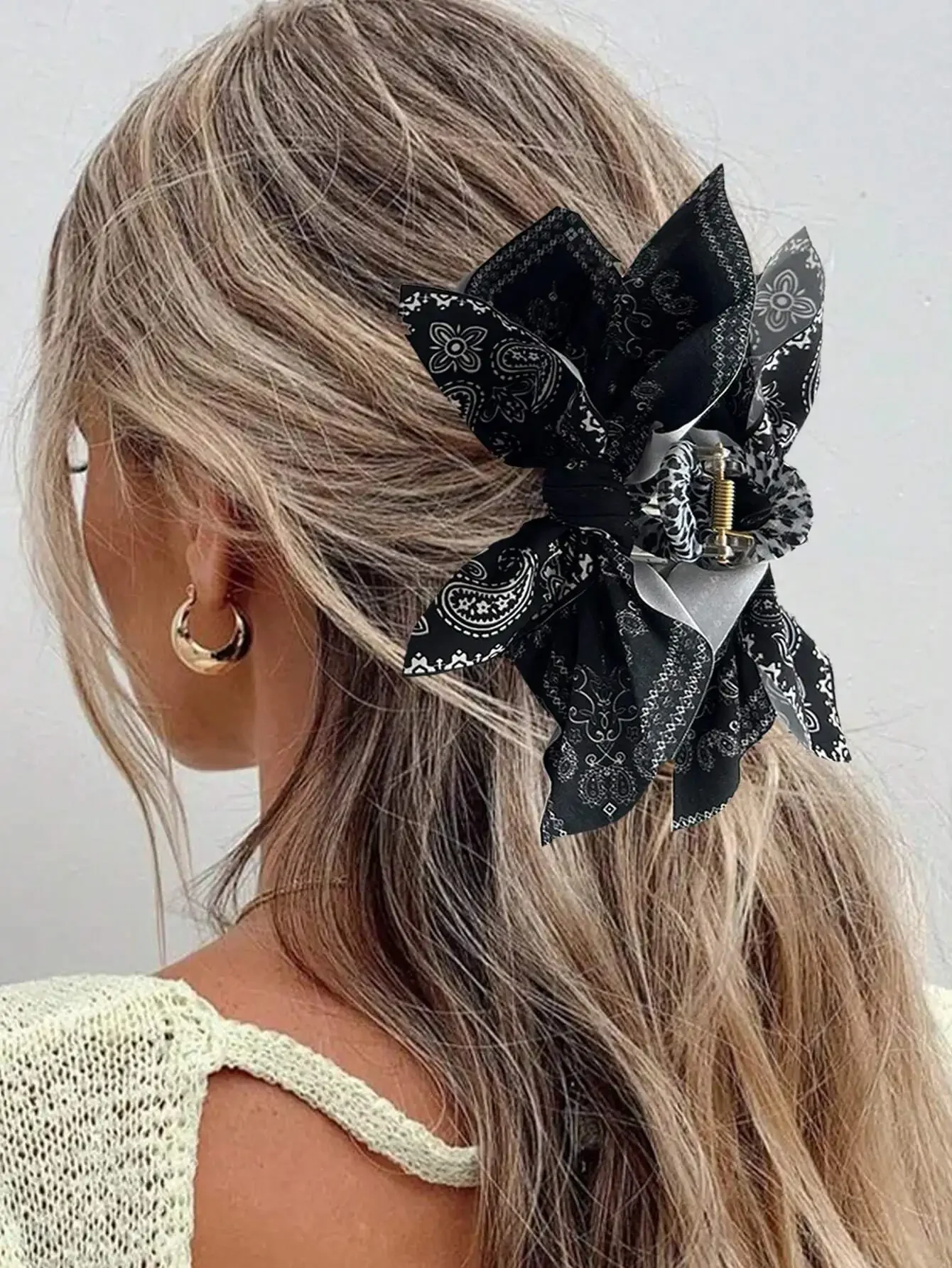 Flower Bow Hair Clip Bohemian Style For Vacation Festival Photography
Flower Bow Hair Clip Bohemian Style For Vacation Festival Photography