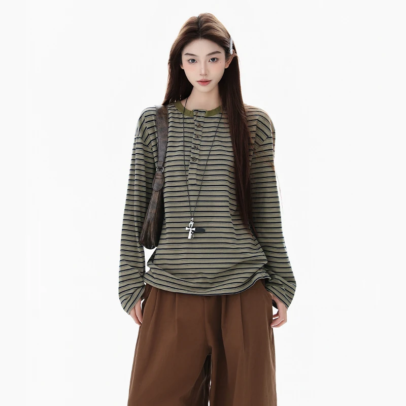 Korean-style striped loose-fitting round-neck long-sleeve shirt with button-up designTCasual and versatile women's top with a re
Korean-style striped loose-fitting round-neck long-sleeve shirt with button-up designTCasual and versatile women's top with a re