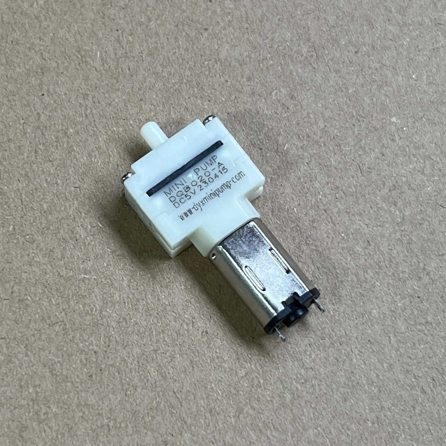 DQB020-A DC 5 В Mini M20 моторный воздушный насос микро мембранный насос напорный насос для подметальной машины робот-пылесос
DQB020-A DC 5 В Mini M20 моторный воздушный насос микро мембранный насос напорный насос для подметальной машины робот-пылесос