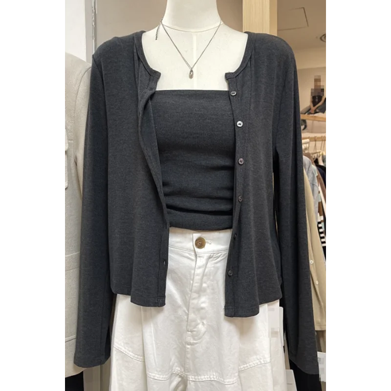 2025 Autumn New Design Korean Camisole Long-sleeved Cardigan Jacket Women's Two-piece Suit
2025 Autumn New Design Korean Camisole Long-sleeved Cardigan Jacket Women's Two-piece Suit