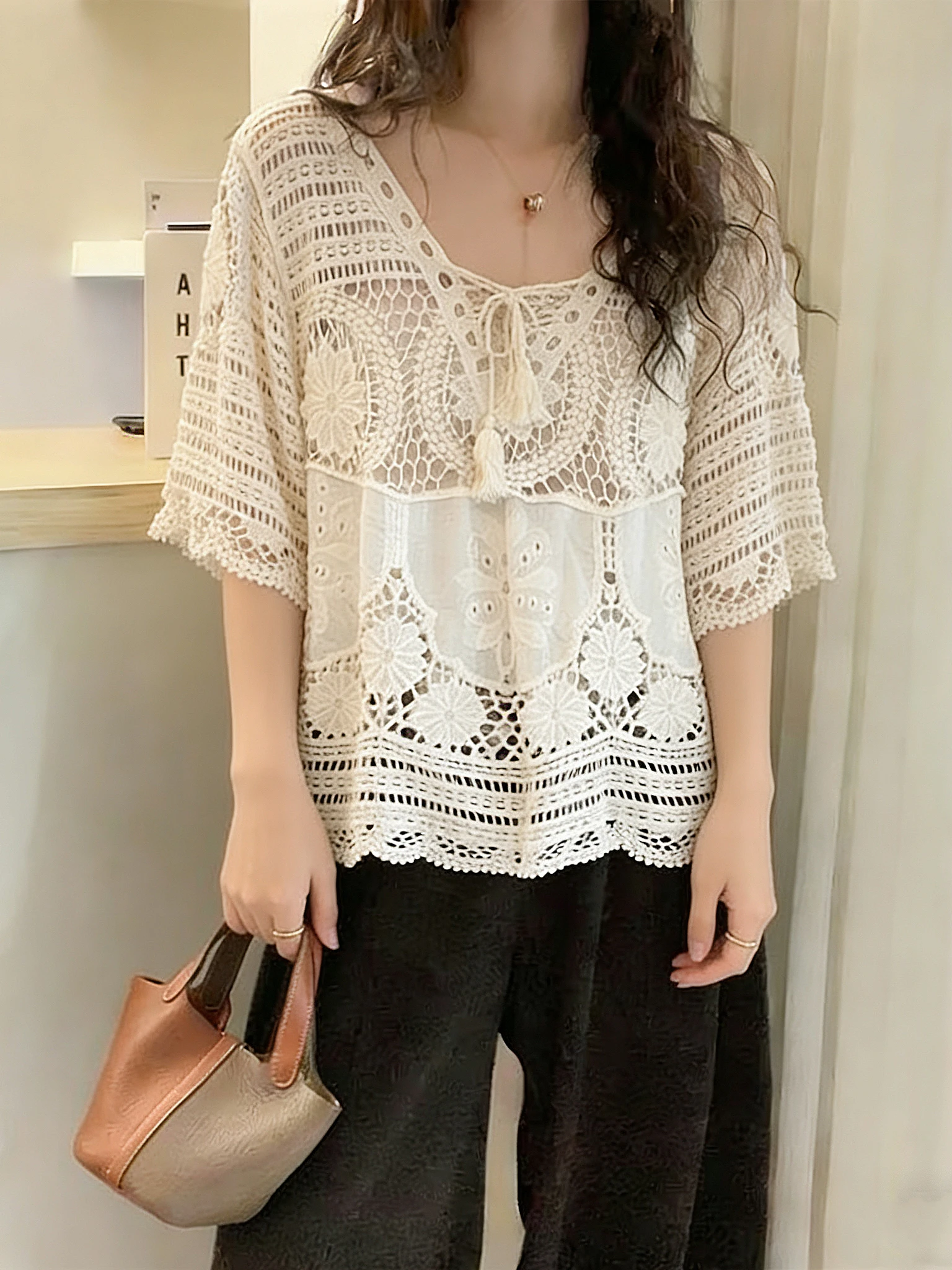 Bohemian Style Hooked Flower Hollow out V-Neck Short Sleeve Knitted Top Women Summer plus Size Layered Upper Bodywear
Bohemian Style Hooked Flower Hollow out V-Neck Short Sleeve Knitted Top Women Summer plus Size Layered Upper Bodywear