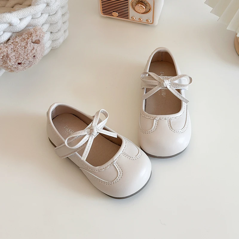 Новые кожаные туфли для девочек с бантом, детские школьные туфли без каблука, для первых шагов, нескользящие, для вечеринок и свадеб, детские балетки Мэри Джейн
Новые кожаные туфли для девочек с бантом, детские школьные туфли без каблука, для первых шагов, нескользящие, для вечеринок и свадеб, детские балетки Мэри Джейн