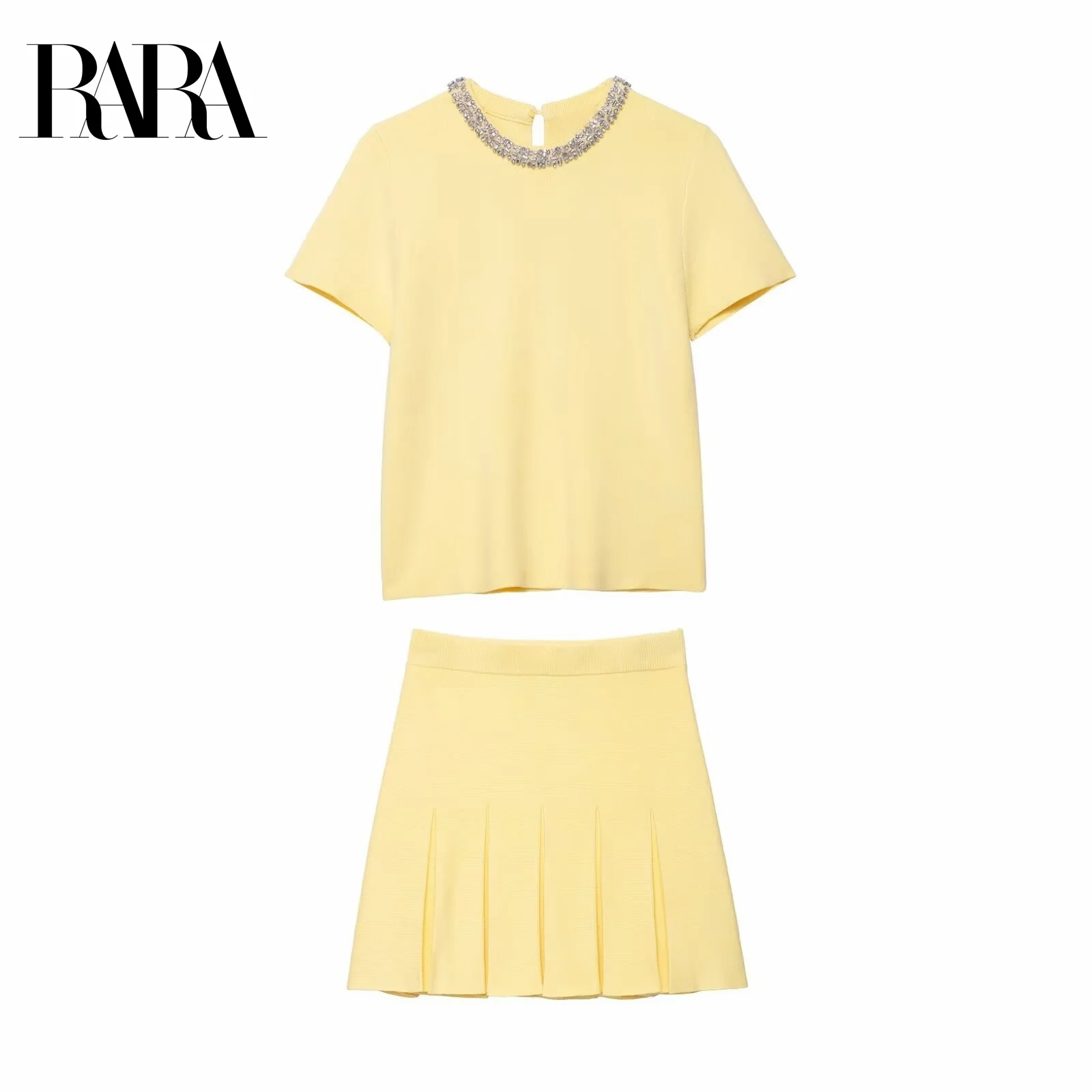 RARA2025 Women's Summer New Jewelry Rhinestone Neckline Crew Neck Short Sleeve Knit T Shirt Top and Pleated Mini Knit Skirt
RARA2025 Women's Summer New Jewelry Rhinestone Neckline Crew Neck Short Sleeve Knit T Shirt Top and Pleated Mini Knit Skirt