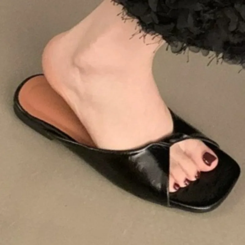 Женские летние новые модные шлепанцы на толстой подошве, модные однотонные сандалии на танкетке, уличные нескользящие прогулочные тапочки, размеры 35-40
Женские летние новые модные шлепанцы на толстой подошве, модные однотонные сандалии на танкетке, уличные нескользящие прогулочные тапочки, размеры 35-40