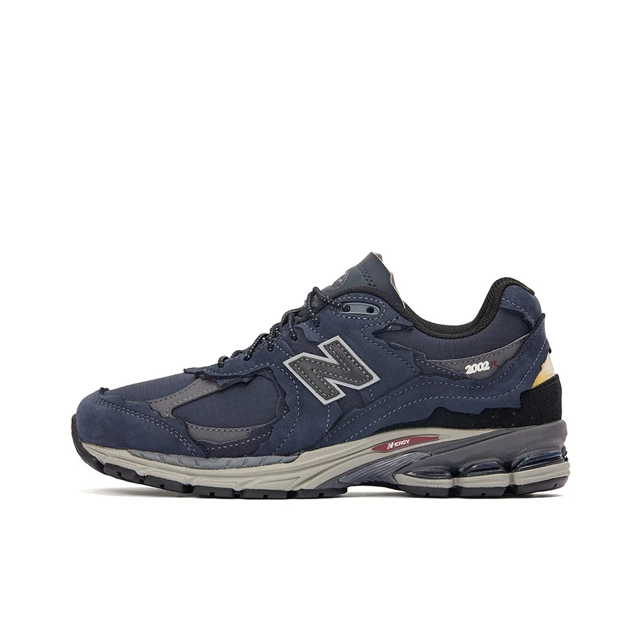 New Balance NB 2002 Protection Pack "Ripstop" — удобные повседневные кроссовки с низким вырезом для мужчин и женщин, темно-синего цвета.
New Balance NB 2002 Protection Pack "Ripstop" — удобные повседневные кроссовки с низким вырезом для мужчин и женщин, темно-синего цвета.