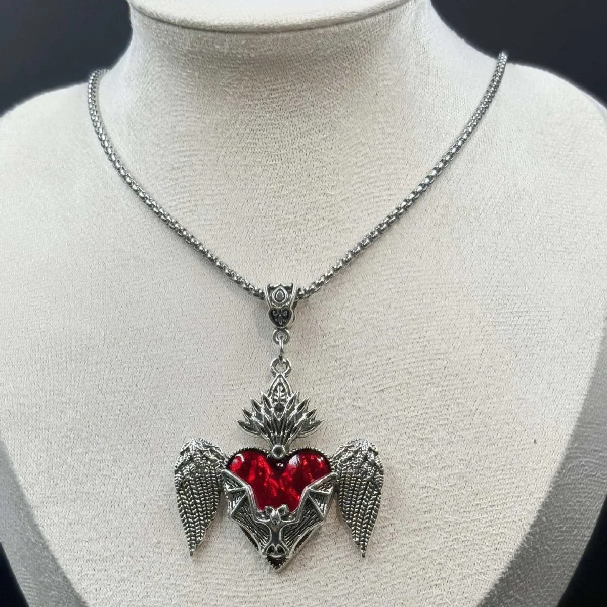 Gothic Punk Angel Wing Bat Heart Pendant Necklace Original Unique Personality Dark Aesthetic Neck Jewelry For Women Men
Gothic Punk Angel Wing Bat Heart Pendant Necklace Original Unique Personality Dark Aesthetic Neck Jewelry For Women Men