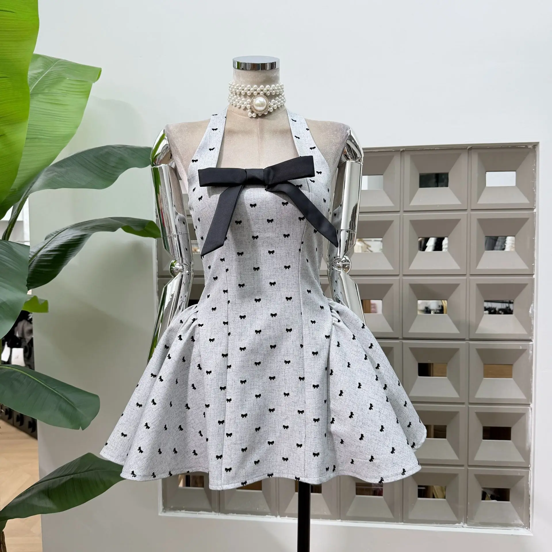 Sexy Backless Bow Print Halter Corset Mini Dress Sleeveless A-Line Flare Skirt Short Dress Celebrate Ball Design Birthday Gowns
Sexy Backless Bow Print Halter Corset Mini Dress Sleeveless A-Line Flare Skirt Short Dress Celebrate Ball Design Birthday Gowns