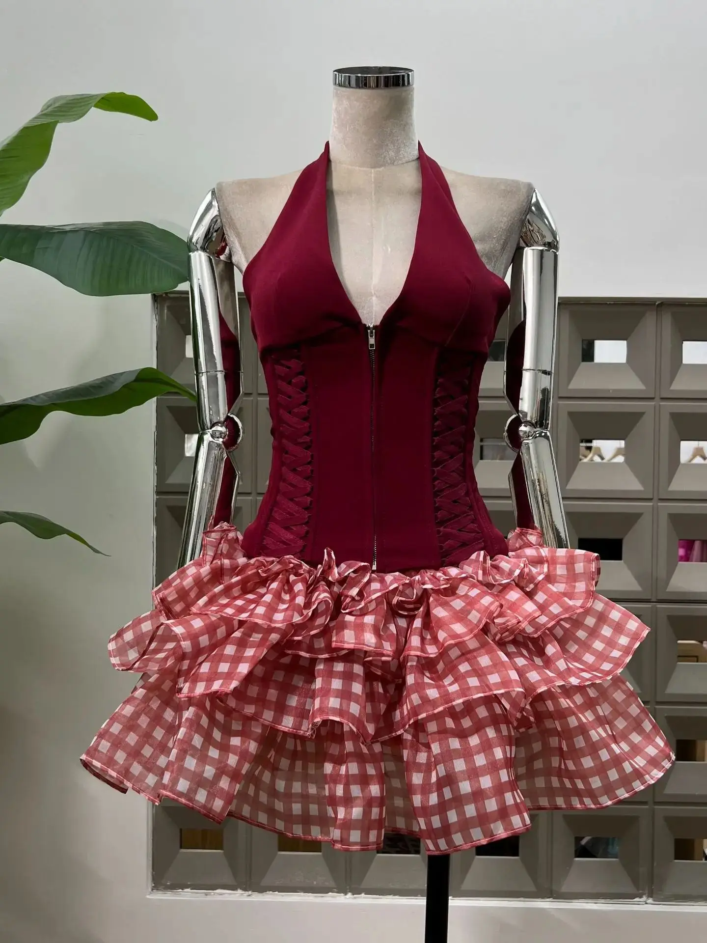 2025 Summer New Fashion Luxury Halter Celebrity Top Skirt Two Pieces Set Handmade Decoration Women's Outfit Nightclub Stage Wear
2025 Summer New Fashion Luxury Halter Celebrity Top Skirt Two Pieces Set Handmade Decoration Women's Outfit Nightclub Stage Wear