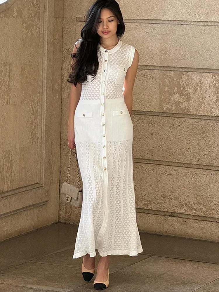 O Neck Buttons Split Women Knitted Dress Commuting Sleeveless Single Breasted Dresses 2025 New Summer Female High Street Robes
O Neck Buttons Split Women Knitted Dress Commuting Sleeveless Single Breasted Dresses 2025 New Summer Female High Street Robes