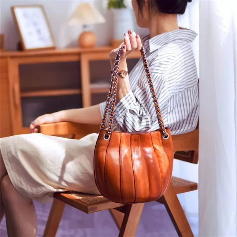 Fashion vintage designer handmade first layer cowhide women's chain shoulder bag casual luxury genuine leather ladies handbag
Fashion vintage designer handmade first layer cowhide women's chain shoulder bag casual luxury genuine leather ladies handbag