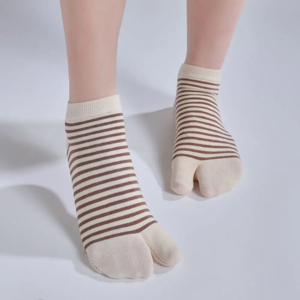 3Pairs Simple Stripe Two Toe Tube Socks Breathable Anti Slip Toe Short Calf Socks Cotton Hosiery Toe Separator Socks Slippers
3Pairs Simple Stripe Two Toe Tube Socks Breathable Anti Slip Toe Short Calf Socks Cotton Hosiery Toe Separator Socks Slippers