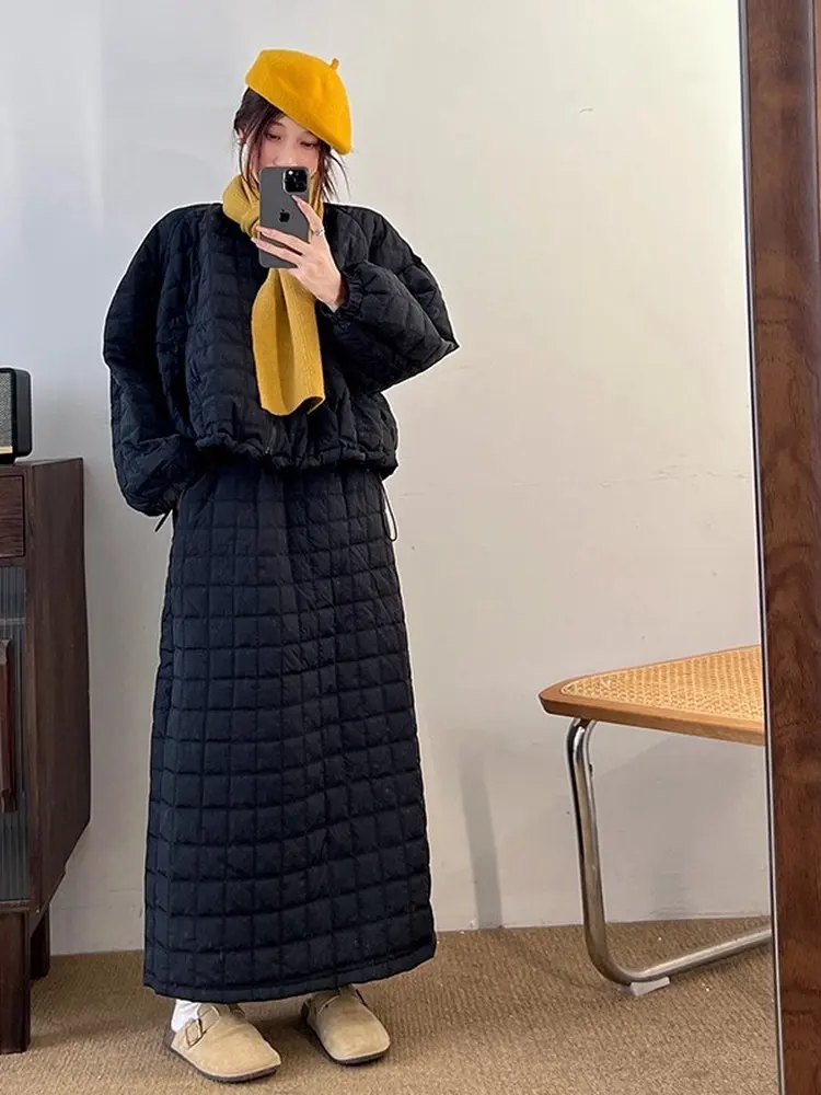 Korean Style Women's Thickened Long Sleeve Knitted Sweater And Skirt Two-Piece Set Casual Loose Fit High Waist Design
Korean Style Women's Thickened Long Sleeve Knitted Sweater And Skirt Two-Piece Set Casual Loose Fit High Waist Design