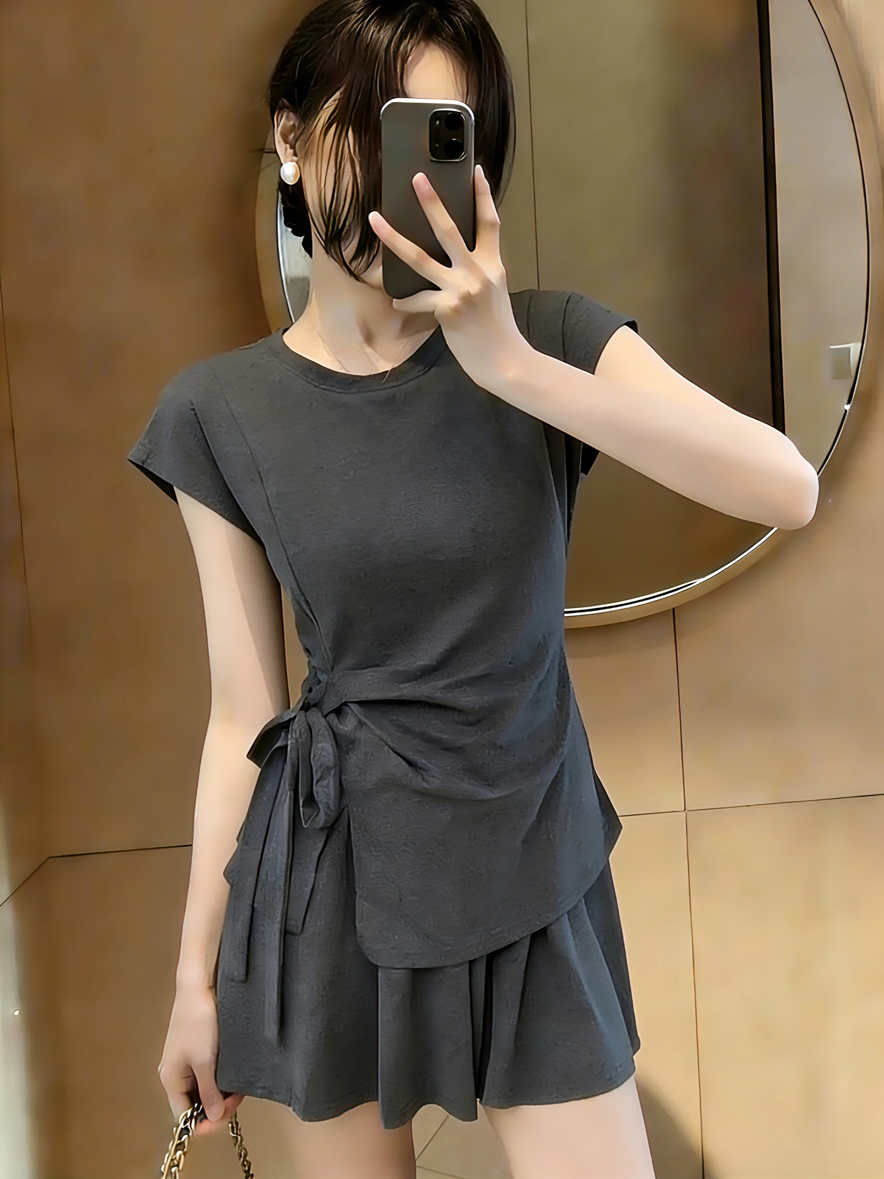 Gray Belted Waist Short Sleeve Two-Piece Set Women's plus Size Summer Fashion Casual Style High Waist Pants T-Shirt Ensemble
Gray Belted Waist Short Sleeve Two-Piece Set Women's plus Size Summer Fashion Casual Style High Waist Pants T-Shirt Ensemble