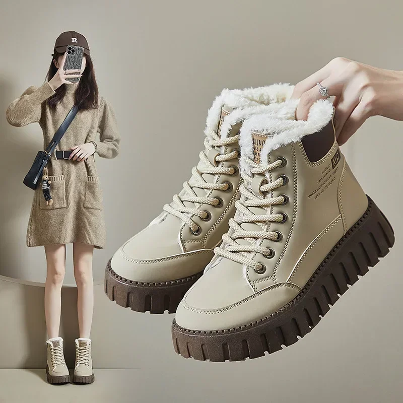 New High Top Plush Warm Student Cotton Shoes Thick Soled Lace Up Height Increasing Cotton Boots Women's Boots 2025 Winter
New High Top Plush Warm Student Cotton Shoes Thick Soled Lace Up Height Increasing Cotton Boots Women's Boots 2025 Winter