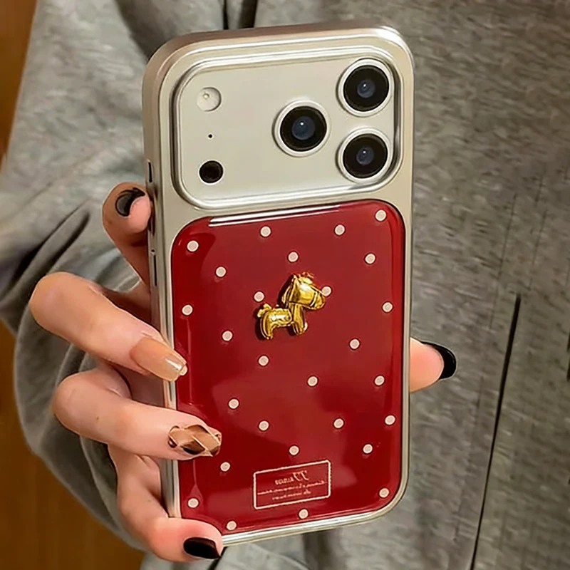 For iPhone 16 17 Pro 15 14 13 12 Pro Max Case Red Phone Case With 3d Gold Metal Horse Cute White Polka Dots Pattern
For iPhone 16 17 Pro 15 14 13 12 Pro Max Case Red Phone Case With 3d Gold Metal Horse Cute White Polka Dots Pattern