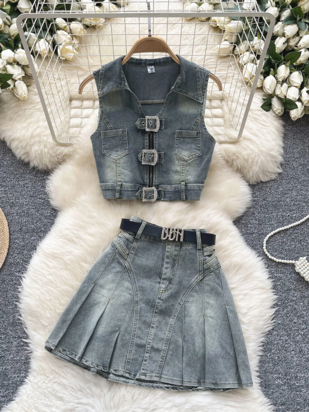 Retro Hong Kong Style Denim Set Dress Women Pure Desirable Spicy Girl Hanging Neck Buttonless Sleeveless High Waist Pleated M...
Retro Hong Kong Style Denim Set Dress Women Pure Desirable Spicy Girl Hanging Neck Buttonless Sleeveless High Waist Pleated M...