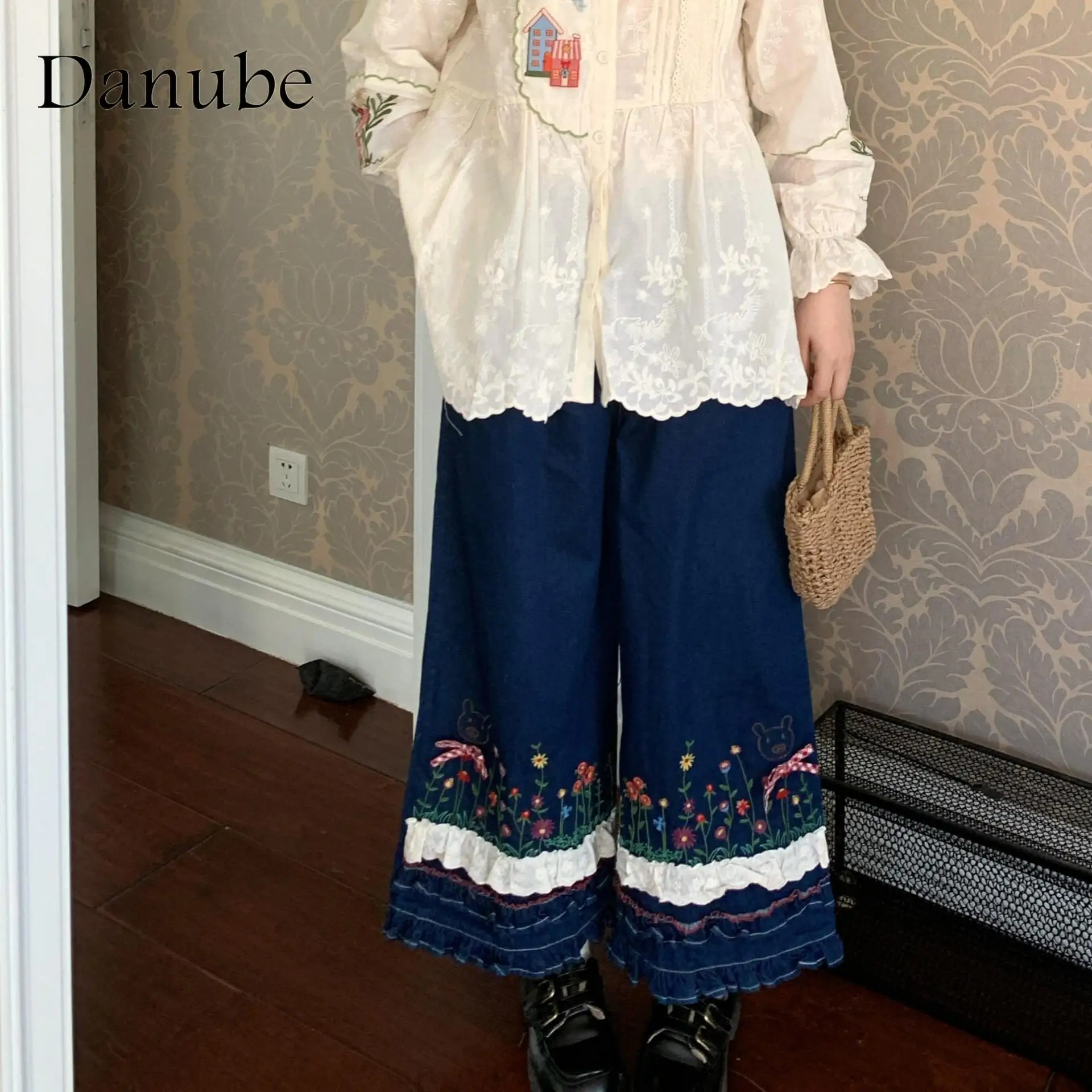 Vintage Embroidery Lace Ruffled Blue Jeans Women Japanese High Waist Baggy Wide Leg Denim Pants Casual Loose Straight Trousers
Vintage Embroidery Lace Ruffled Blue Jeans Women Japanese High Waist Baggy Wide Leg Denim Pants Casual Loose Straight Trousers