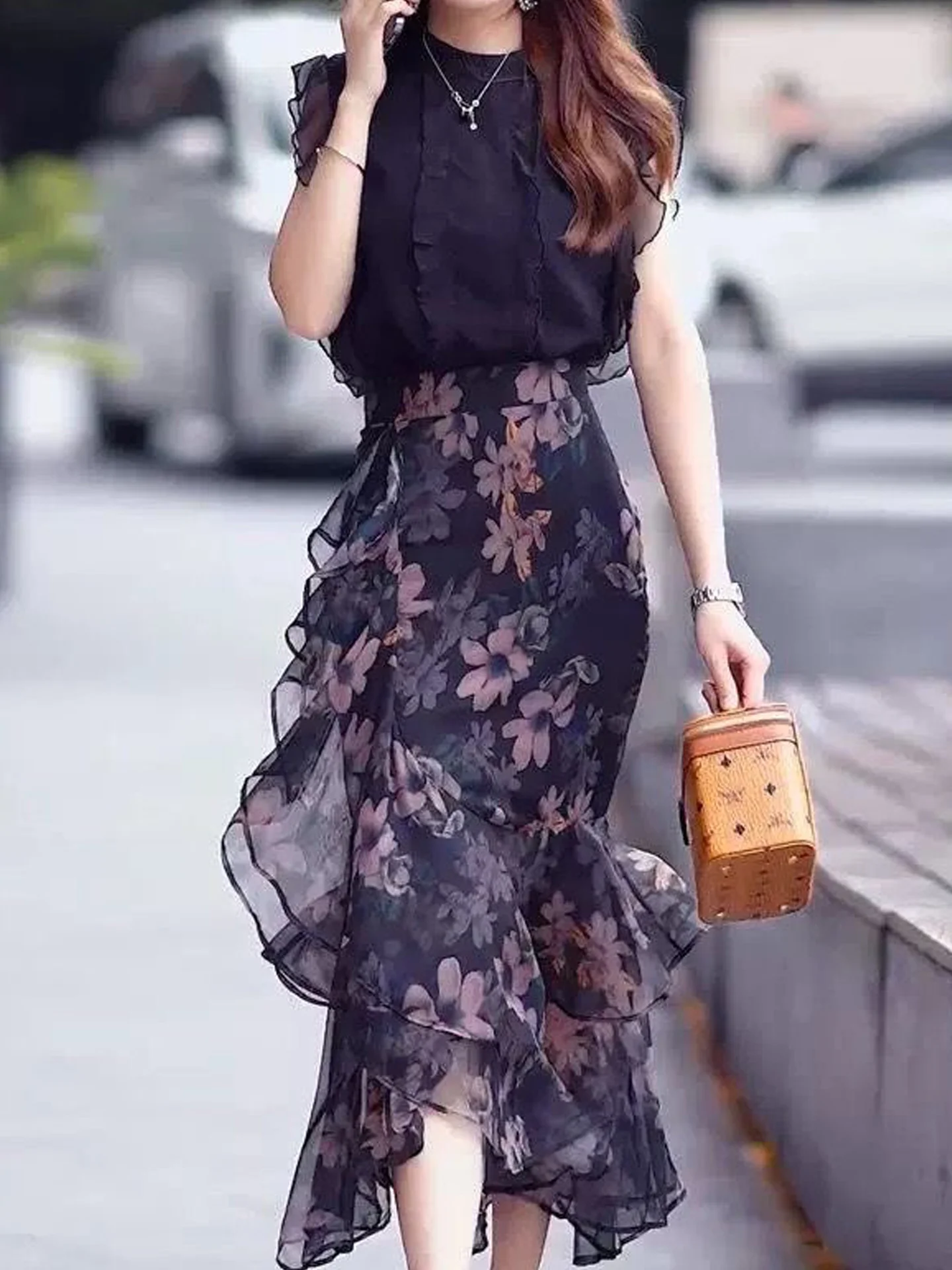 Summer New High Waist Slim Fit Half Skirt with Floral Print Chiffon Uneven Hem Fish Tail Skirt for Women Korean Style A-Line ...
Summer New High Waist Slim Fit Half Skirt with Floral Print Chiffon Uneven Hem Fish Tail Skirt for Women Korean Style A-Line ...