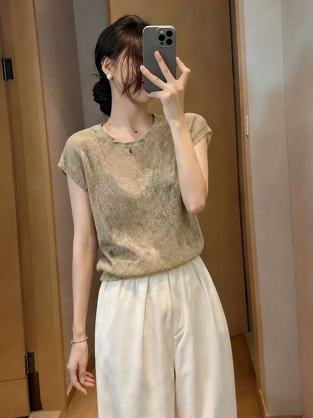 Commute Casual round Neck Short Sleeve Knitted Shirt Summer 2026 Fashionable Korean Style Sun Protection Top Silk Blend
Commute Casual round Neck Short Sleeve Knitted Shirt Summer 2026 Fashionable Korean Style Sun Protection Top Silk Blend