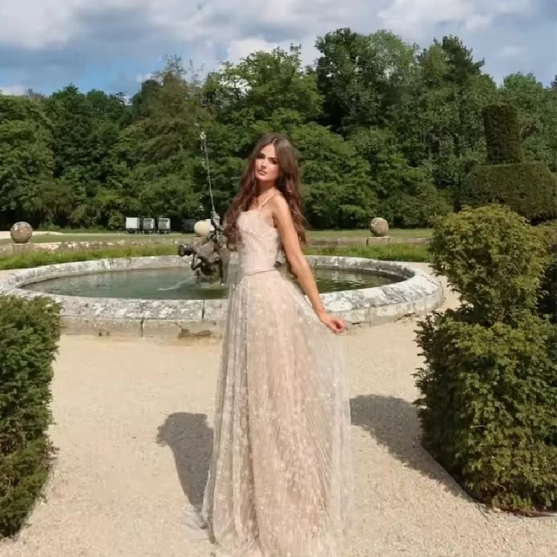 Вечерние платья длиной до пола, бежевые вечерние платья на тонких бретельках, платье трапециевидной формы без рукавов для выпускного вечера 2025
Вечерние платья длиной до пола, бежевые вечерние платья на тонких бретельках, платье трапециевидной формы без рукавов для выпускного вечера 2025