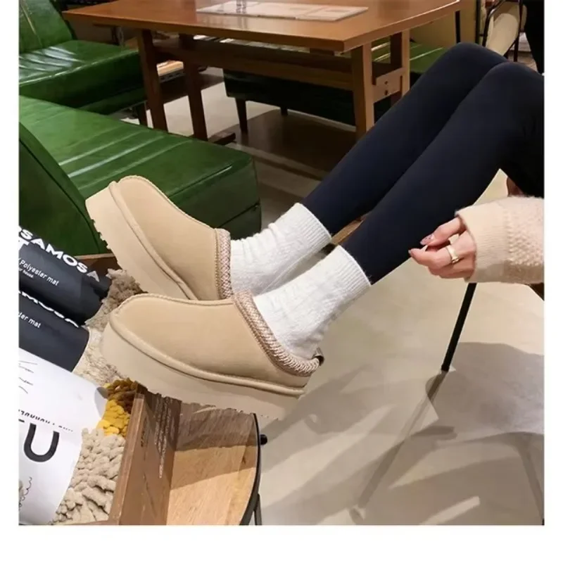 Designer Slippers Snow Boots for Women Winter with Plush and Thick Low Top Boots Hairy Thick Soled Warm Cotton Shoes 
Designer Slippers Snow Boots for Women Winter with Plush and Thick Low Top Boots Hairy Thick Soled Warm Cotton Shoes