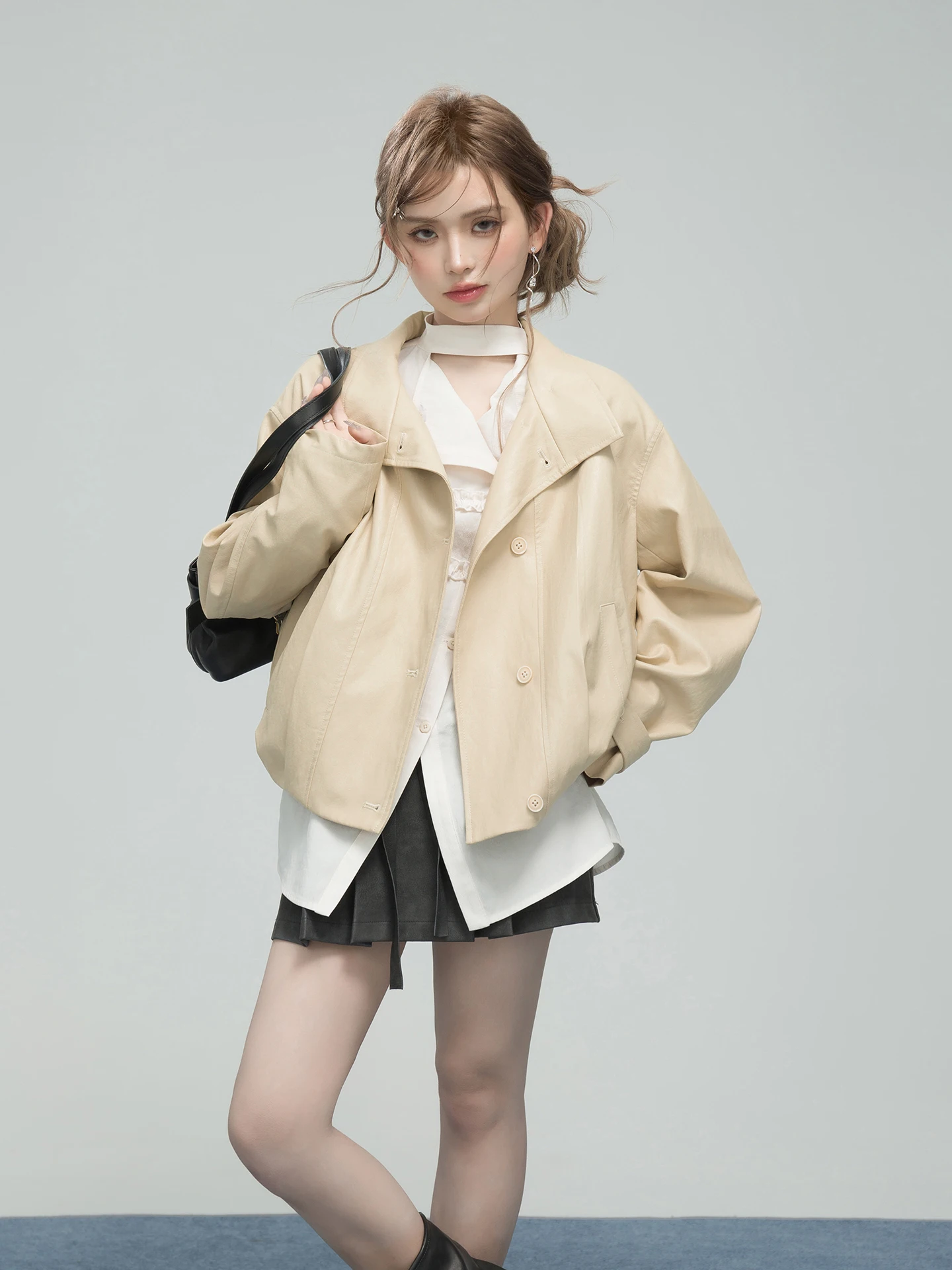 ONEOFUUU Eye-Catching Yellow Short Sleeve Long Coat Casual Loose Fit PU Leather Jacket for Young Women Commute Wear
ONEOFUUU Eye-Catching Yellow Short Sleeve Long Coat Casual Loose Fit PU Leather Jacket for Young Women Commute Wear