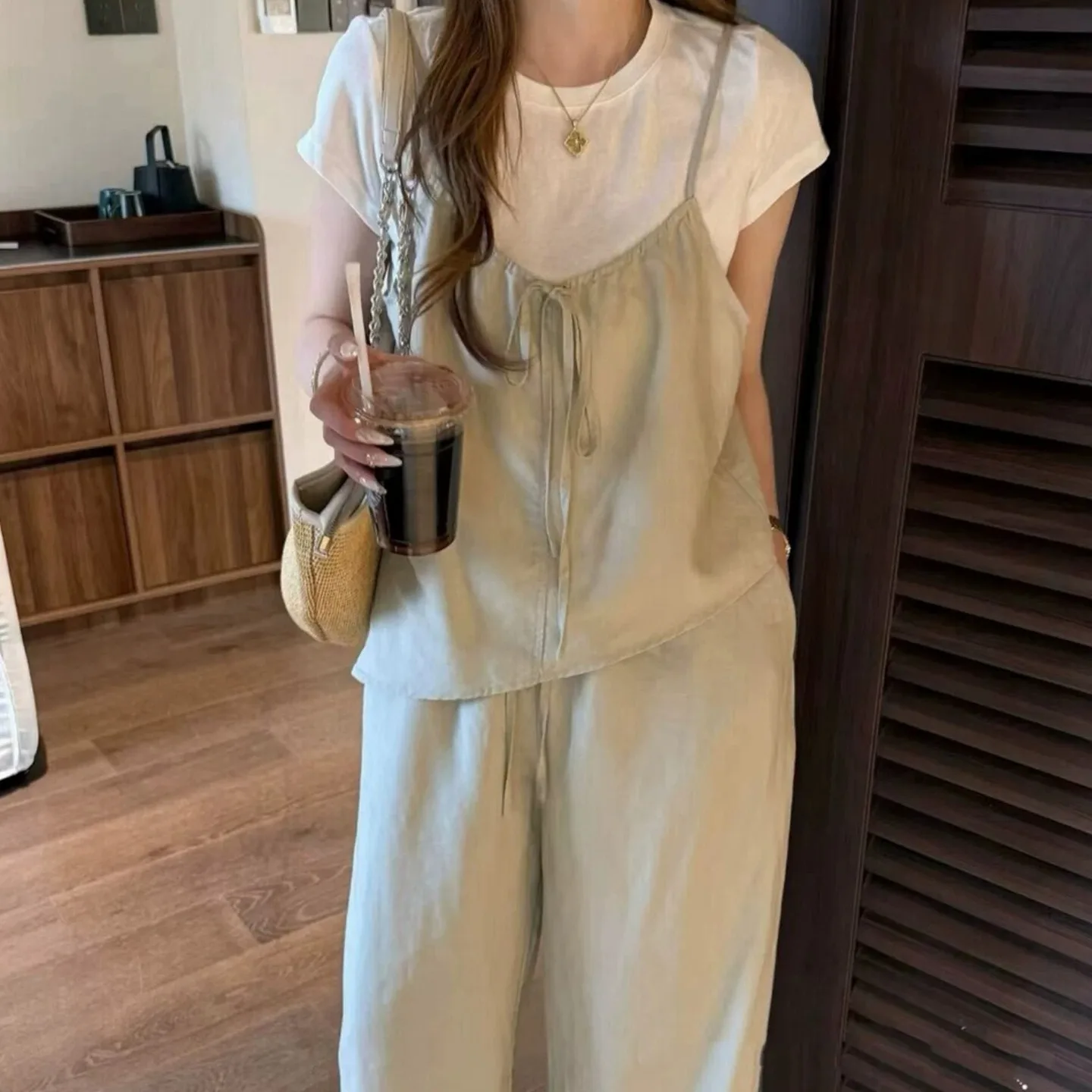 2026 Summer Korean Chic Loose Casual Strap Vest Short Sleeve T-Shirt Wide Leg Pants Three Piece Set Women's Fashion Ensemble
2026 Summer Korean Chic Loose Casual Strap Vest Short Sleeve T-Shirt Wide Leg Pants Three Piece Set Women's Fashion Ensemble