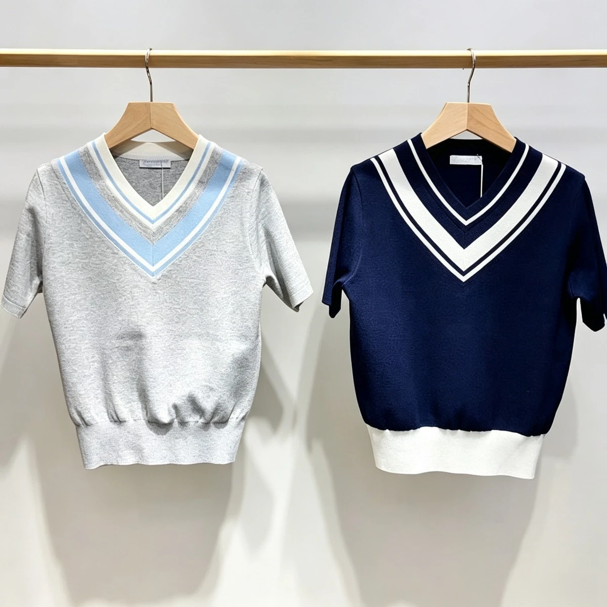 2026 New Korean Style Golf Preppy V-Neck Slimming Knitted Age-Defying Stylish Raglan Short Sleeve Breathable Casual Women's Top
2026 New Korean Style Golf Preppy V-Neck Slimming Knitted Age-Defying Stylish Raglan Short Sleeve Breathable Casual Women's Top