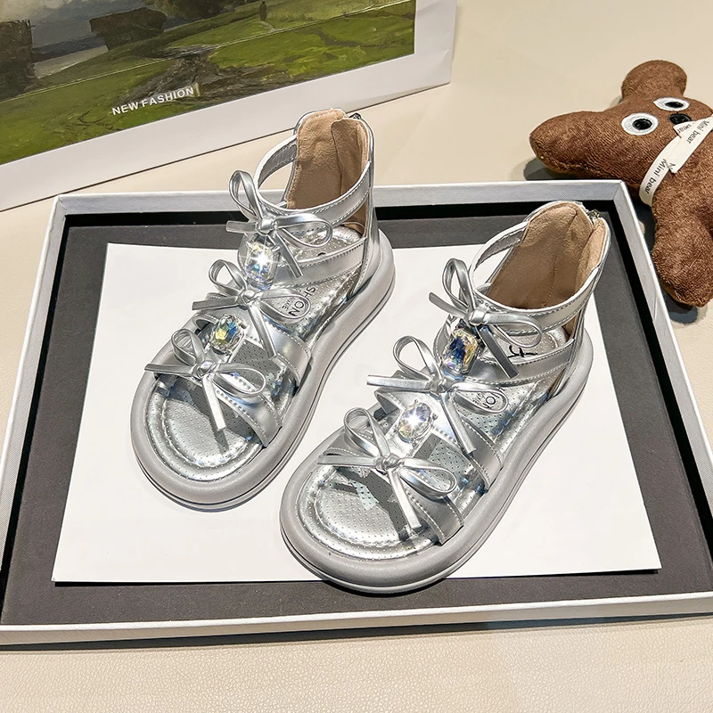 New Summer Children Casual Sandals for Girls Non-slip Soft Sole Anti-slippery Kids Sandals with Cute Bowtie Roman Beach Shoes
New Summer Children Casual Sandals for Girls Non-slip Soft Sole Anti-slippery Kids Sandals with Cute Bowtie Roman Beach Shoes