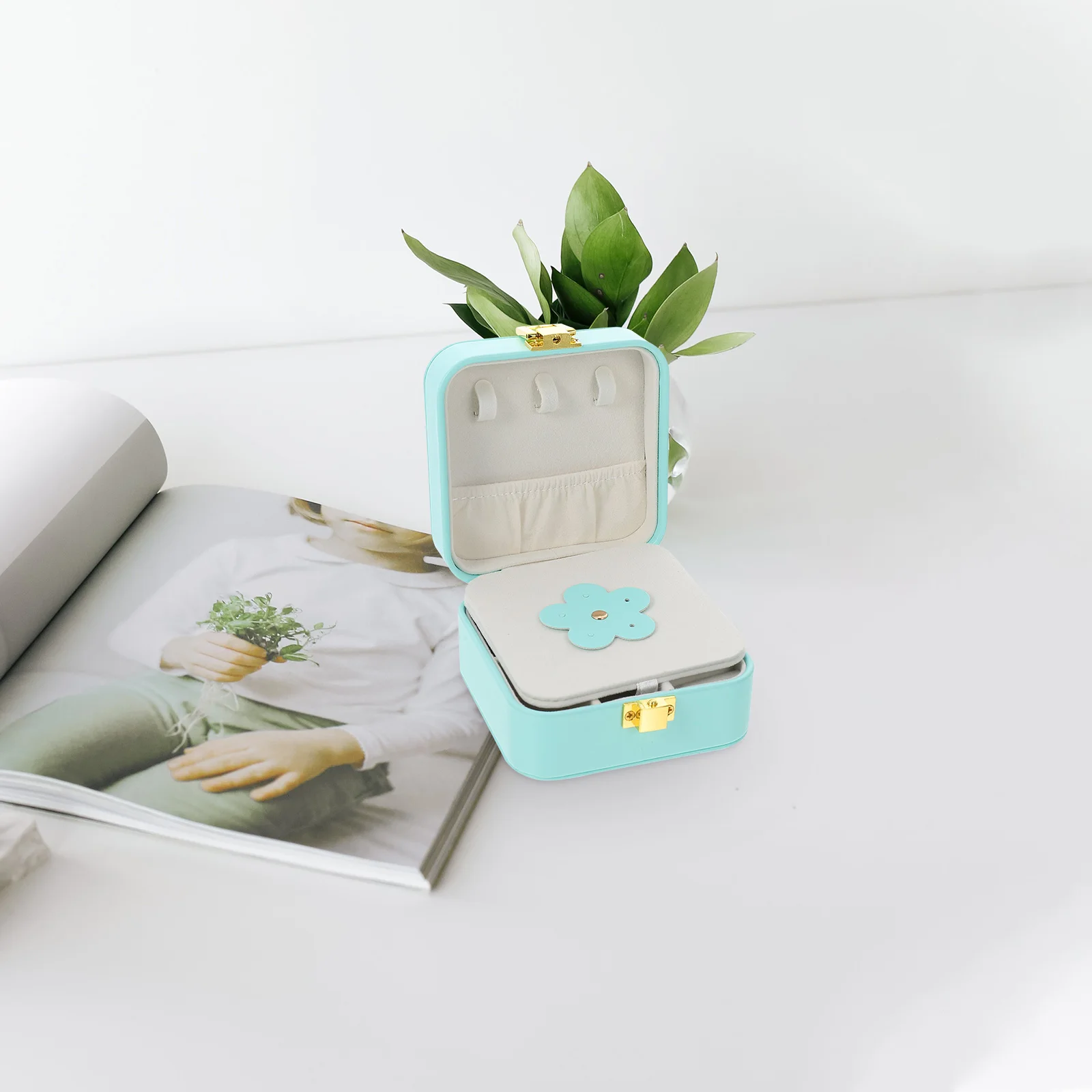 Jewelry Storage Box Travel Organizer Case for Women Trinkets Small Portable Pu Holder Bridesmaid
Jewelry Storage Box Travel Organizer Case for Women Trinkets Small Portable Pu Holder Bridesmaid