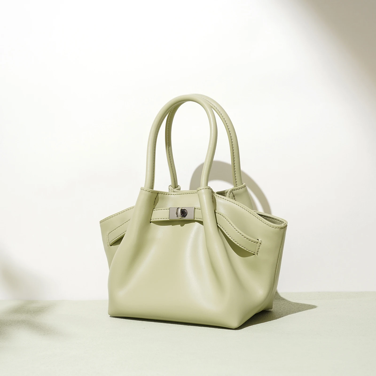 New Luxury Handbags for Women Spring Summer Casual Soft Leather Tote Versatile Shoulder Crossbody Bag Ladies Designer Bags
New Luxury Handbags for Women Spring Summer Casual Soft Leather Tote Versatile Shoulder Crossbody Bag Ladies Designer Bags