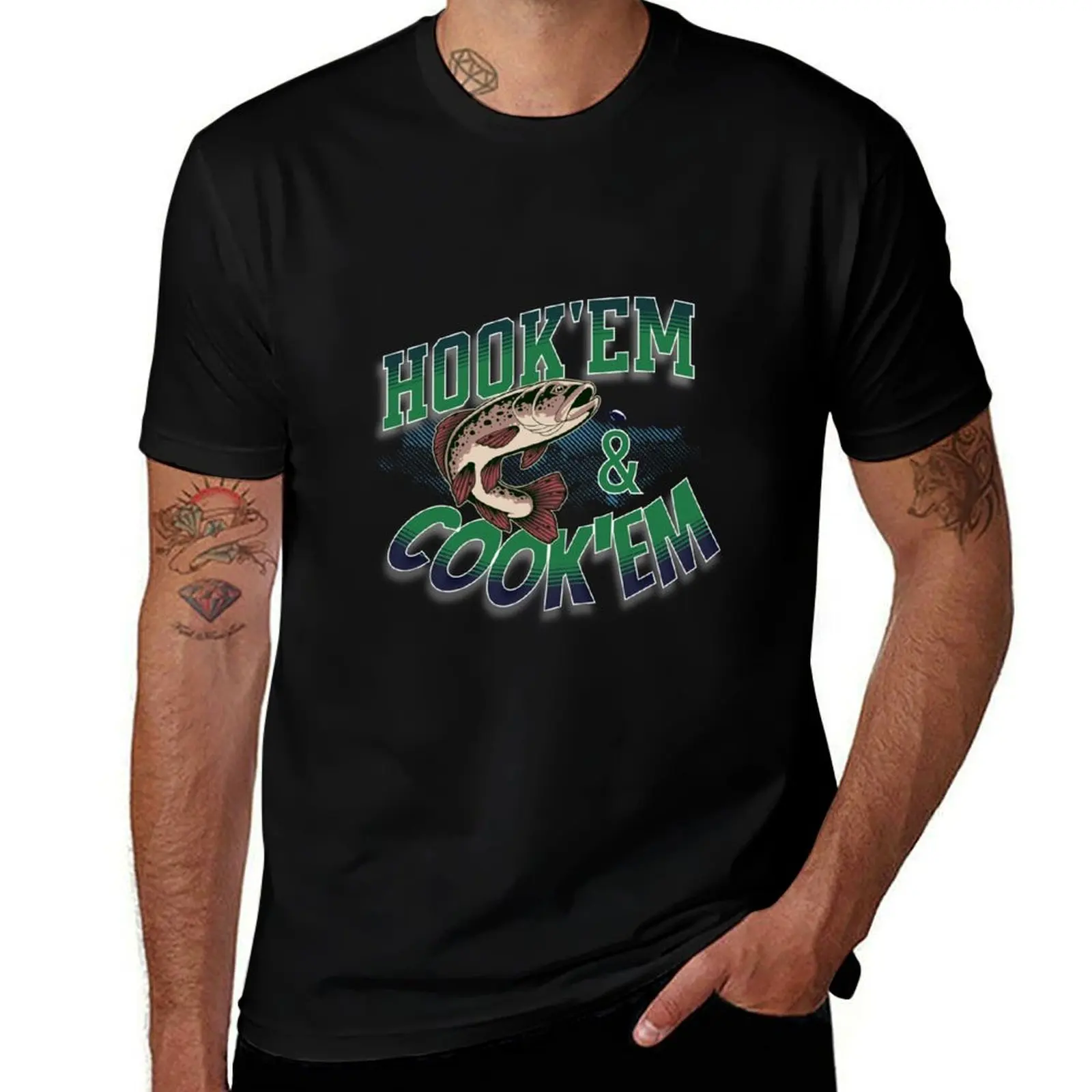 Футболка Hook'em & Cook'em, заготовки для мальчиков, футболки с животным принтом, большие баскетбольные футболки с рисунком, винтажная мужская футболка
Футболка Hook'em & Cook'em, заготовки для мальчиков, футболки с животным принтом, большие баскетбольные футболки с рисунком, винтажная мужская футболка