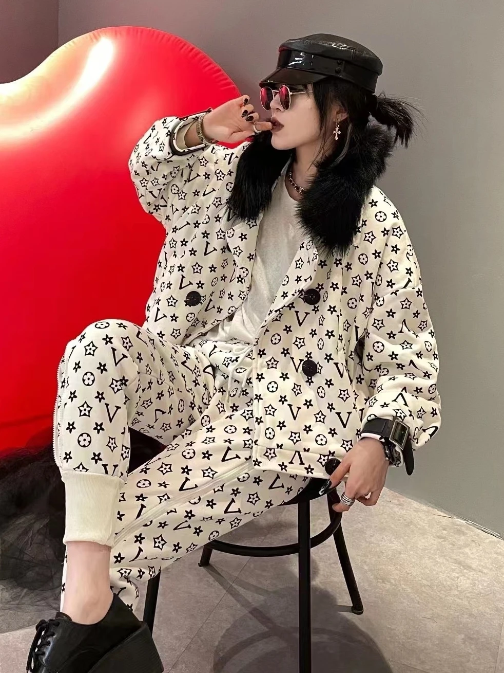 European Station Autumn/Winter New Fashionable Slim Printed Hooded Jacket Coat Casual Pants Two Piece Set Female Trendy
European Station Autumn/Winter New Fashionable Slim Printed Hooded Jacket Coat Casual Pants Two Piece Set Female Trendy