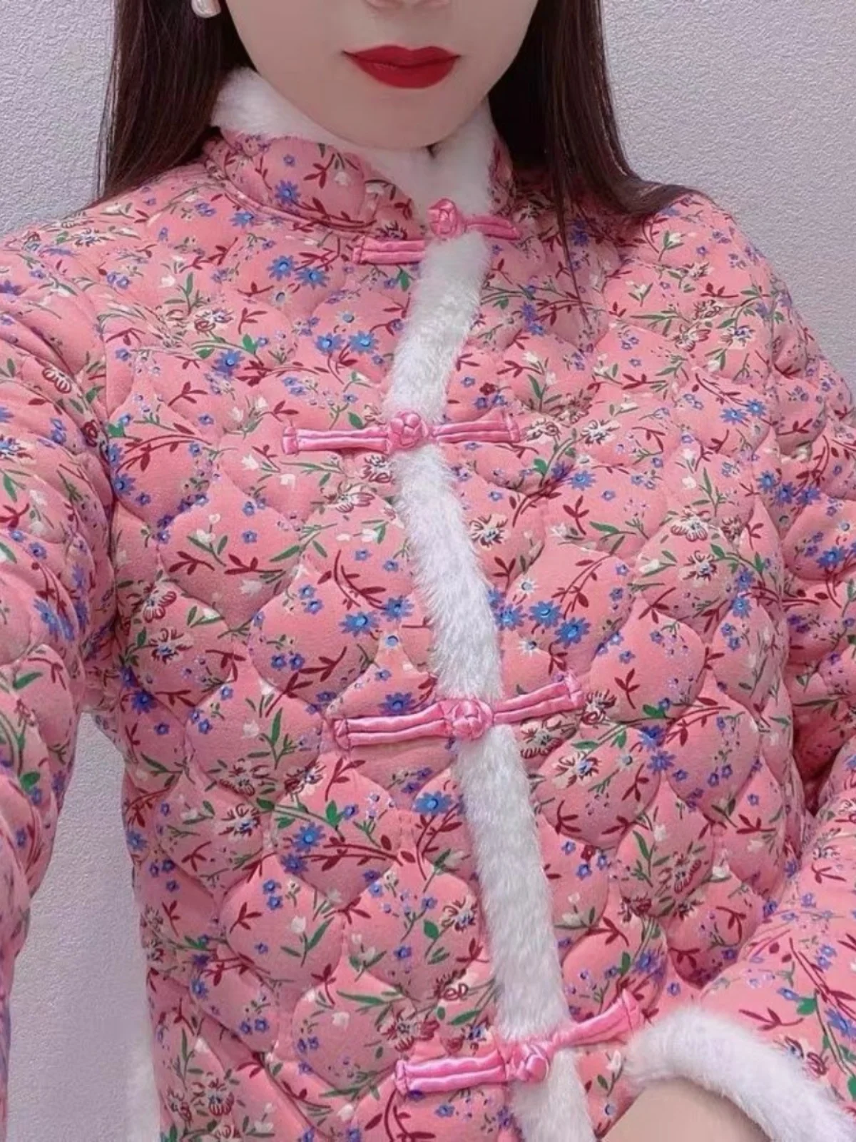 New Vintage Style Big Flower Patterned Cotton Jacket Style Women's Winter Coat National Trend New Year's Greetings
New Vintage Style Big Flower Patterned Cotton Jacket Style Women's Winter Coat National Trend New Year's Greetings