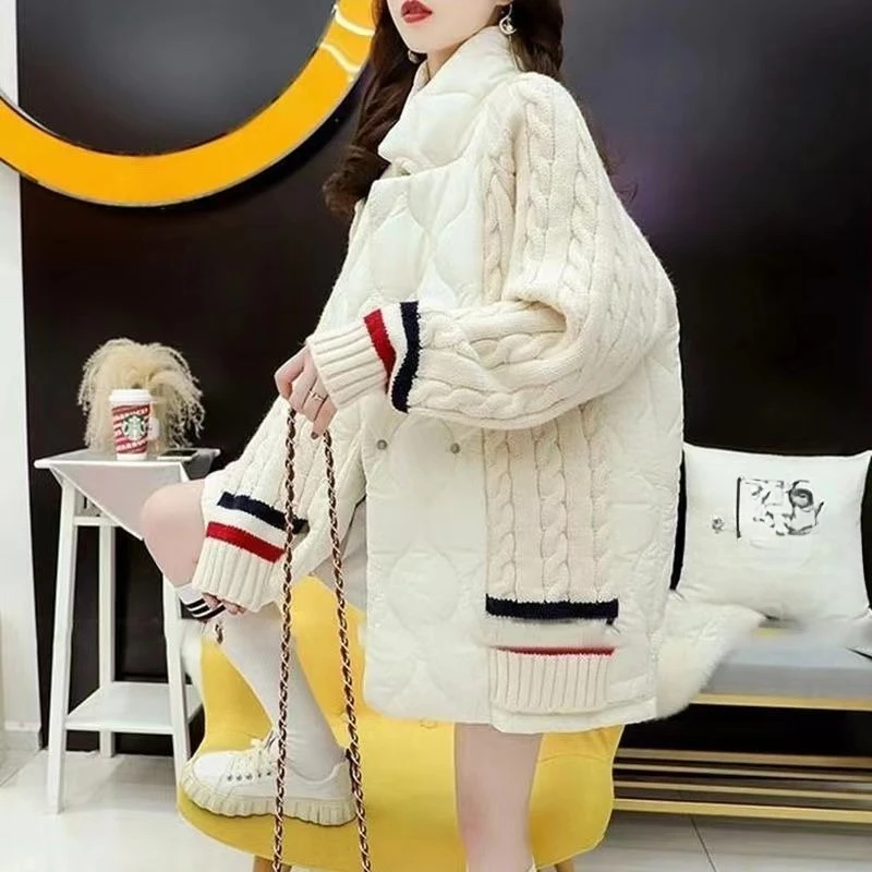 Модное пальто Klein, синий лоскутный свитер, новый толстый и свободный вязаный кардиган для женщин осенью и зимой, модная верхняя одежда 
Модное пальто Klein, синий лоскутный свитер, новый толстый и свободный вязаный кардиган для женщин осенью и зимой, модная верхняя одежда