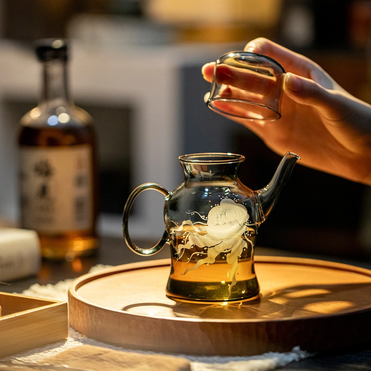 Home light luxury black jellyfish Japanese teapot with teacup with filter tea dispenser tea ceremony accessories glass
Home light luxury black jellyfish Japanese teapot with teacup with filter tea dispenser tea ceremony accessories glass