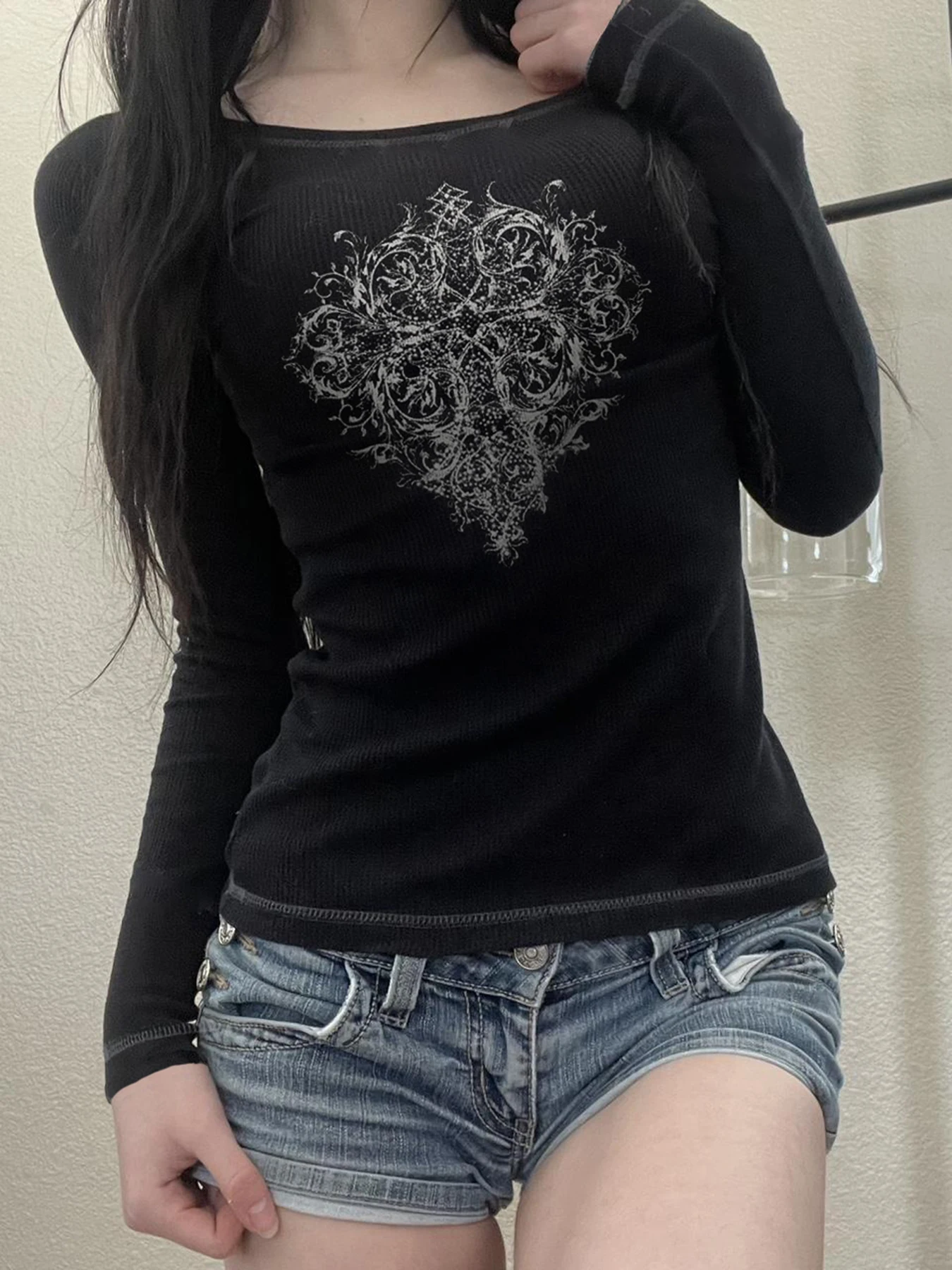 Sweetown Dark Prints O-Neck Slim Fit Women T-Shirts Fashion Simple Solid Causal Y2k Retro All-Match Blouses
Sweetown Dark Prints O-Neck Slim Fit Women T-Shirts Fashion Simple Solid Causal Y2k Retro All-Match Blouses