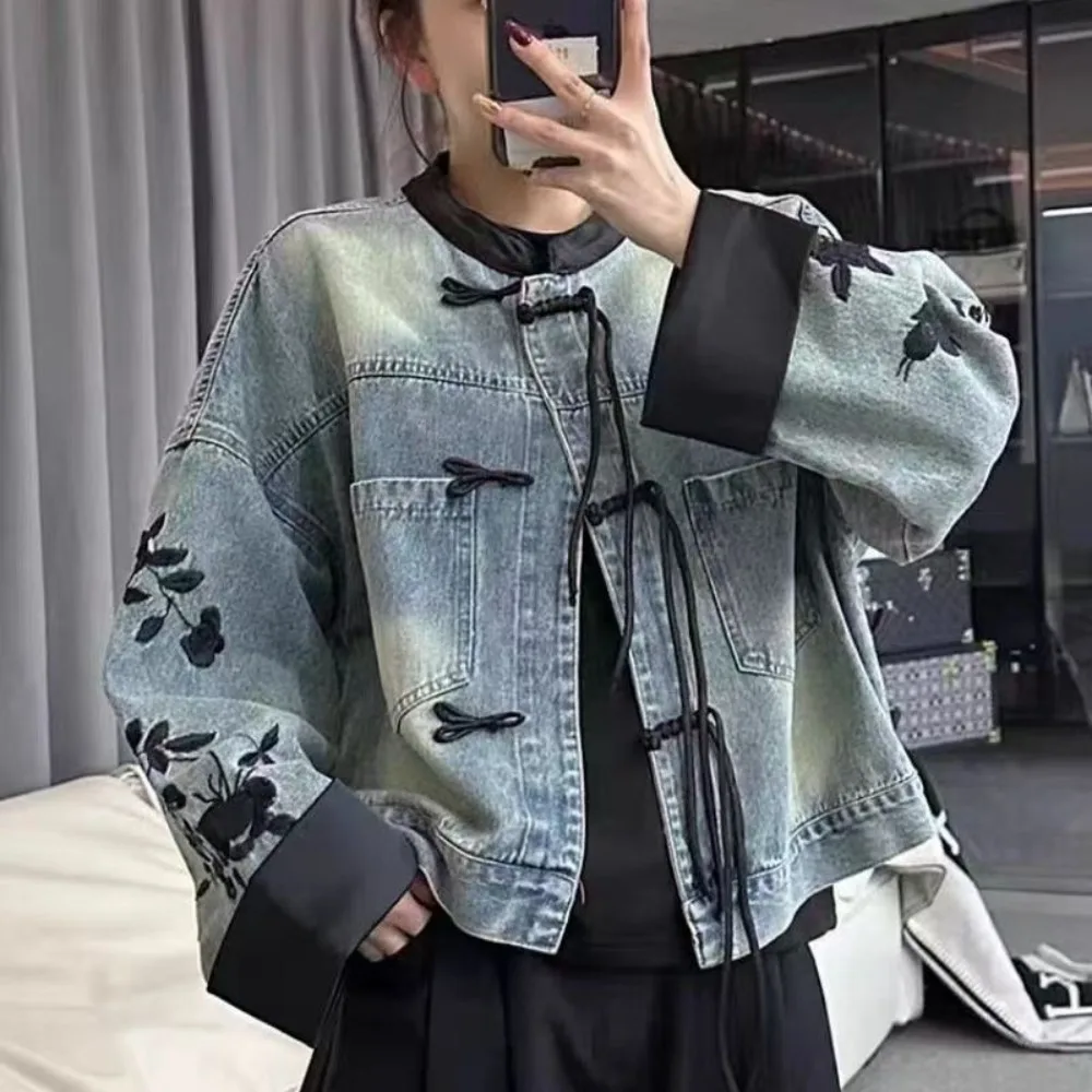 New Chinese Style Knot Oversize Vintage Denim Embroidered Women Tang Jacket
New Chinese Style Knot Oversize Vintage Denim Embroidered Women Tang Jacket