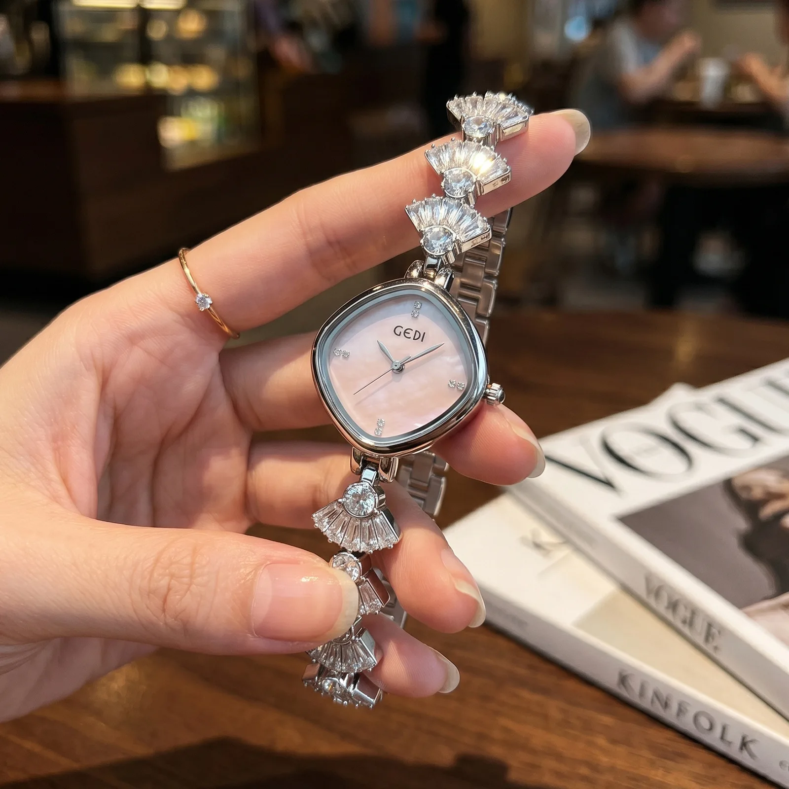 Elegant Women's Quartz Watch Luxury Rhinestone Bracelet Fashion Creative Fan-Shape Crystal Dial Dress Wristwatch Gift for Girls
Elegant Women's Quartz Watch Luxury Rhinestone Bracelet Fashion Creative Fan-Shape Crystal Dial Dress Wristwatch Gift for Girls