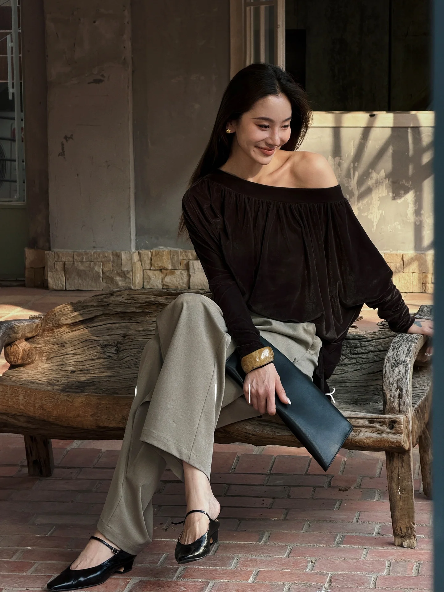 LiHuiEr Velvet One-Shoulder Top Women's Coffee Color Casual Style Long Sleeve Polyester Fiber Blend Comfortable Loose Fit
LiHuiEr Velvet One-Shoulder Top Women's Coffee Color Casual Style Long Sleeve Polyester Fiber Blend Comfortable Loose Fit