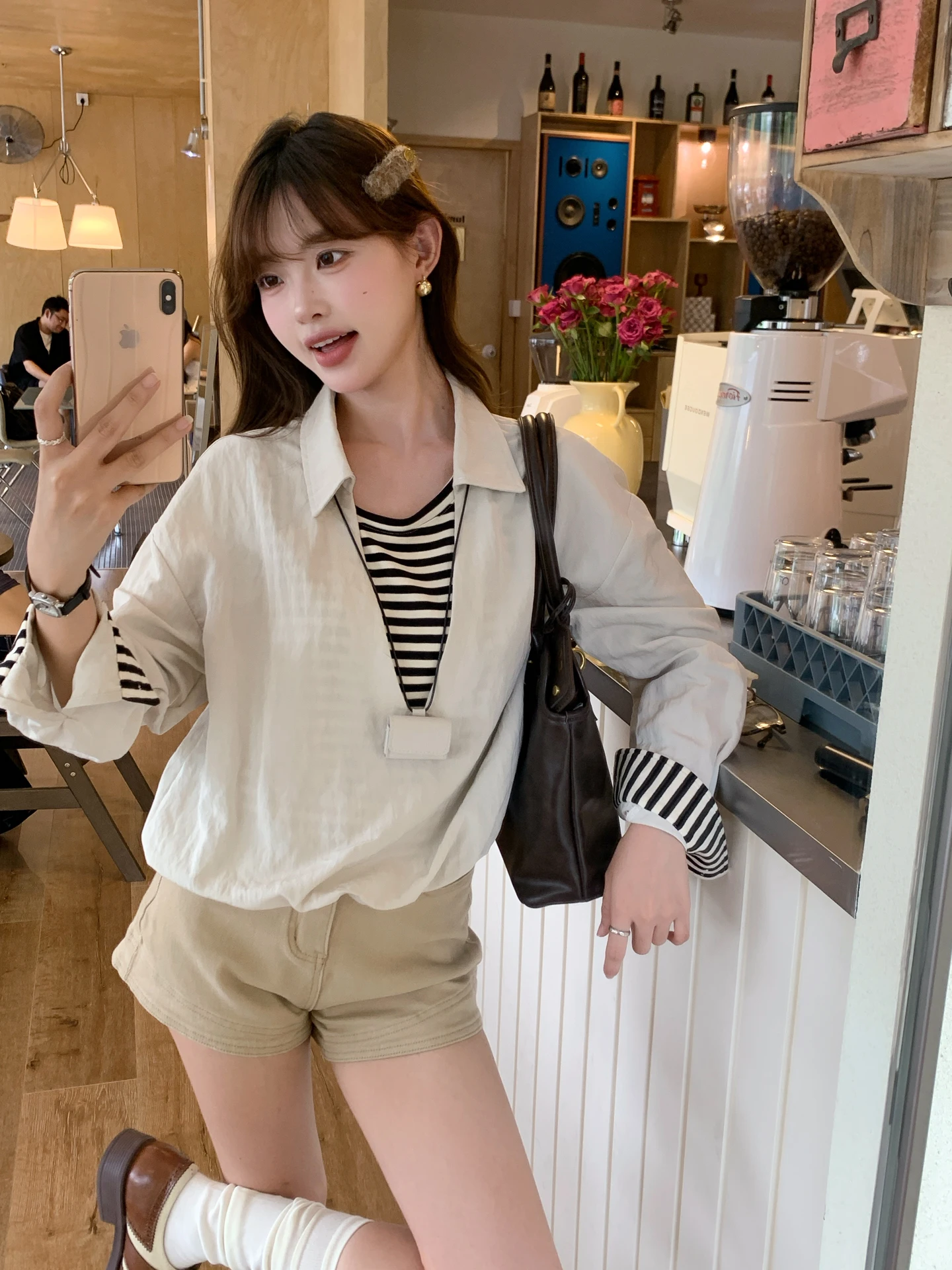 Раннеосенняя женская рубашка в клетку с длинным рукавом и воротником, имитация двухслойности, модный дизайн, повседневный стиль
Раннеосенняя женская рубашка в клетку с длинным рукавом и воротником, имитация двухслойности, модный дизайн, повседневный стиль