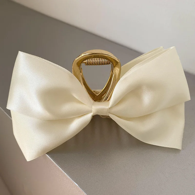 1 fashionable satin bow hair clip, a brand new bow hair clip suitable for sweet girls and women's headwear gifts
1 fashionable satin bow hair clip, a brand new bow hair clip suitable for sweet girls and women's headwear gifts