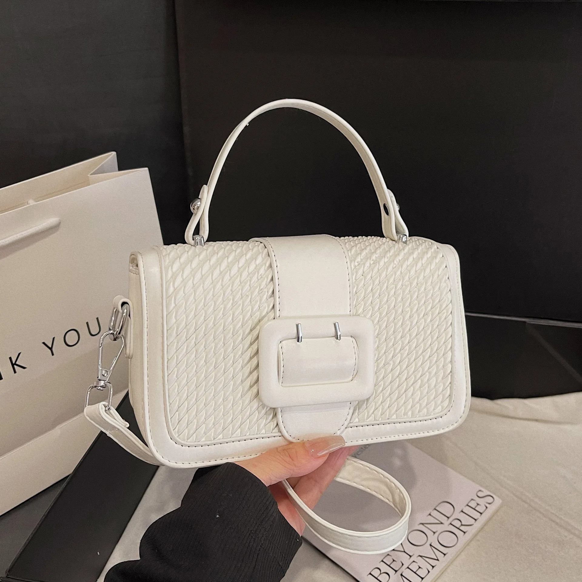 Лето 2025. Новинка! Женская конфетная - цветная маленькая квадратная сумка через плечо - сумка подмышками | Мягкая искусственная кожа | Стильный и повседневный
Лето 2025. Новинка! Женская конфетная - цветная маленькая квадратная сумка через плечо - сумка подмышками | Мягкая искусственная кожа | Стильный и повседневный