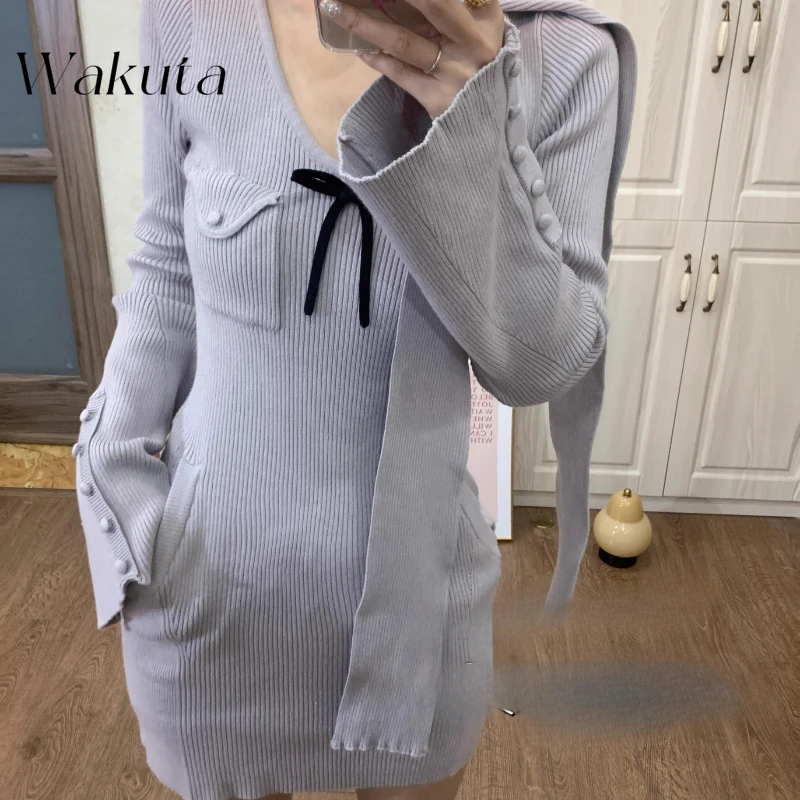 WAKUTA Japanese Sweet Girl V-neck Cinched Waist Knitted Gown Temperament Soft Girl Y2k Slim Fit Mini Dress with Scarf Streetwear
WAKUTA Japanese Sweet Girl V-neck Cinched Waist Knitted Gown Temperament Soft Girl Y2k Slim Fit Mini Dress with Scarf Streetwear