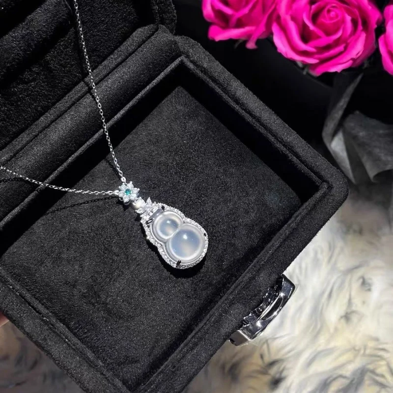 New Chinese Style High Ice Transparent White Jade Gourd Pendant Necklace Full Copper Silver-Plated Sweater Chain Fortune Jade Pe
New Chinese Style High Ice Transparent White Jade Gourd Pendant Necklace Full Copper Silver-Plated Sweater Chain Fortune Jade Pe