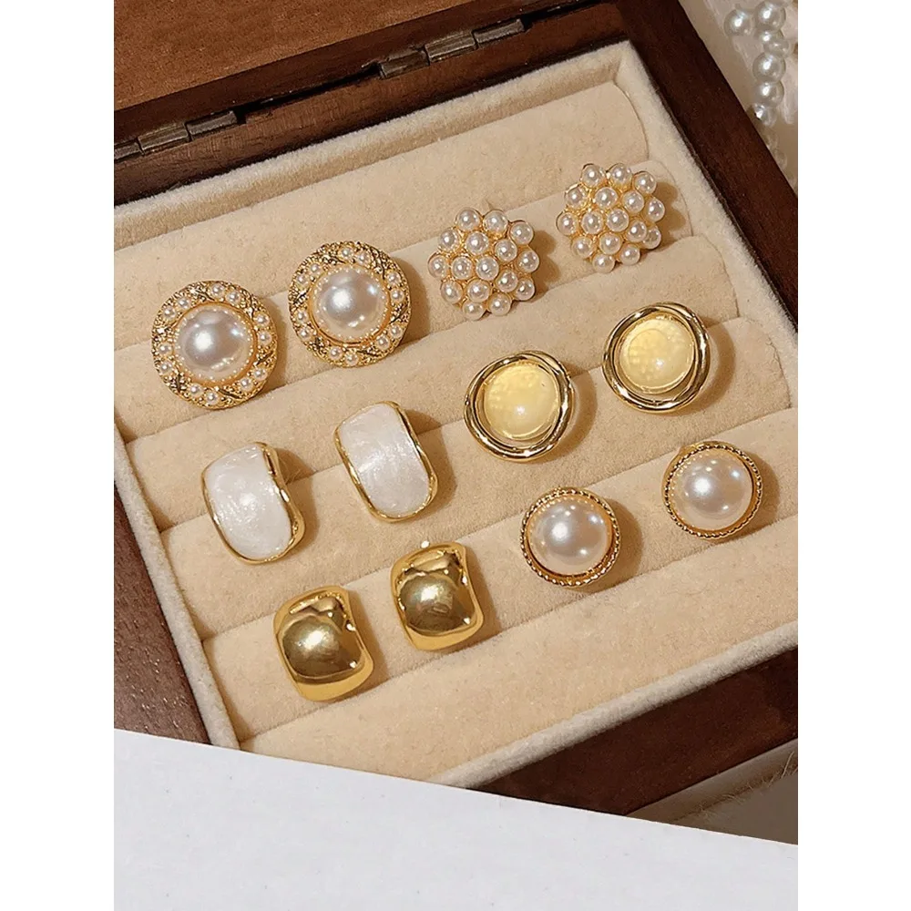 6pcs Set Retro Smooth Surface Hong Kong Style Round Pearl Charm Cat Eye Earrings And Stud Earrings Set For Women
6pcs Set Retro Smooth Surface Hong Kong Style Round Pearl Charm Cat Eye Earrings And Stud Earrings Set For Women