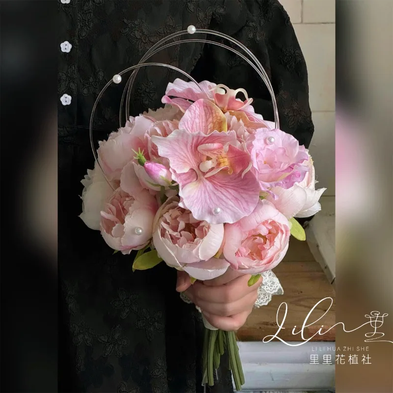 Ручной букет ins с имитацией ветра, розовый простой сертификат невесты, свадебный букет для фотосъемки, свадебный реквизит для студийной фотографии
Ручной букет ins с имитацией ветра, розовый простой сертификат невесты, свадебный букет для фотосъемки, свадебный реквизит для студийной фотографии