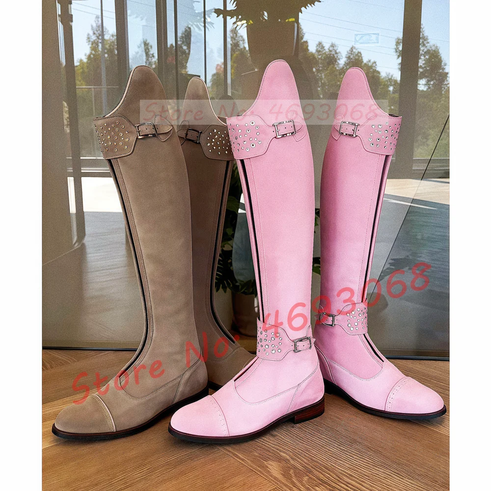 Розовые замшевые длинные сапоги на низком каблуке, женские пикантные ботинки с пряжкой и ремешком из кристаллов, ботинки для верховой езды с круглым носком, кожаная обувь на молнии спереди
Розовые замшевые длинные сапоги на низком каблуке, женские пикантные ботинки с пряжкой и ремешком из кристаллов, ботинки для верховой езды с круглым носком, кожаная обувь на молнии спереди