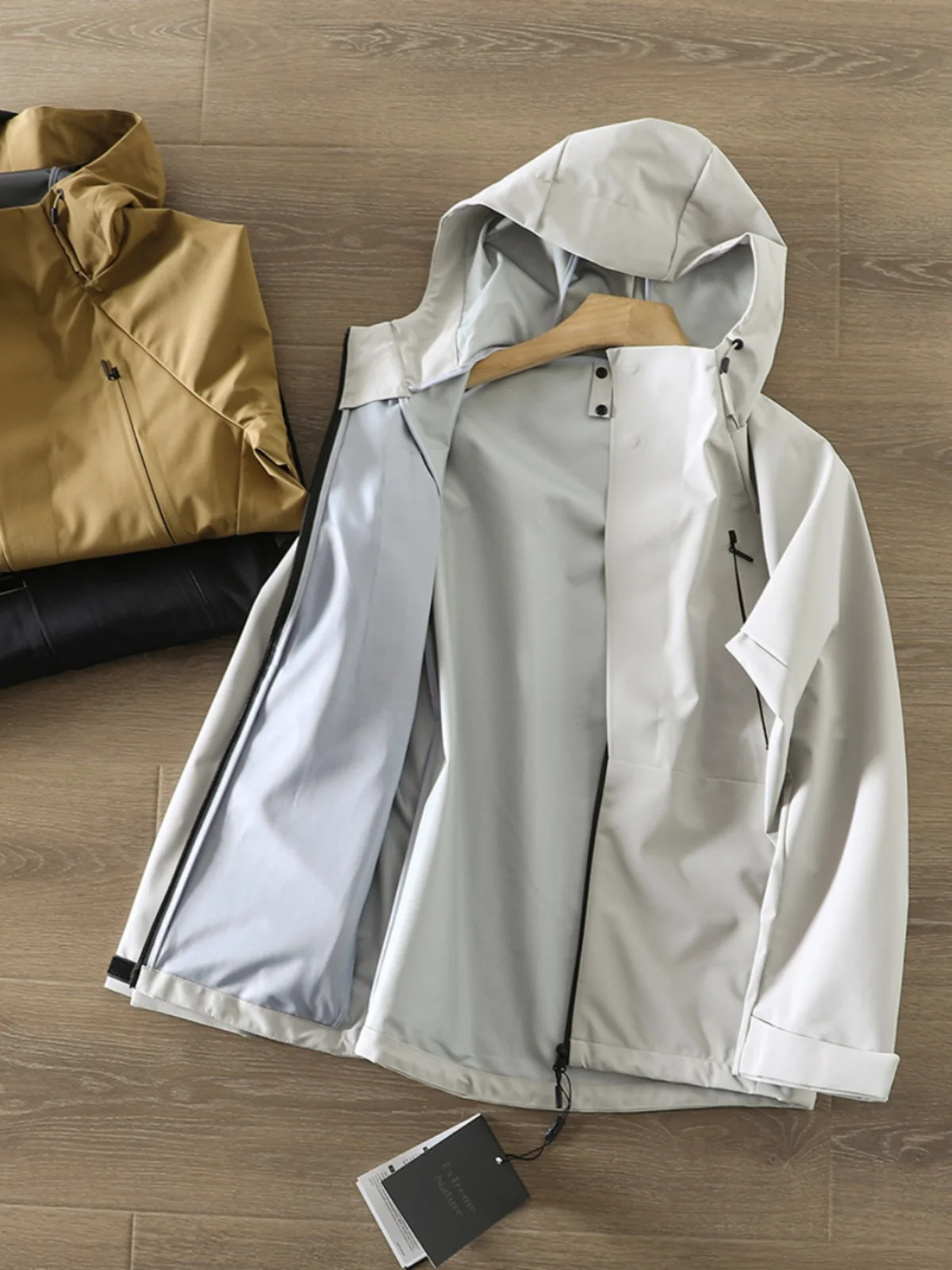 Мужская весенняя городская мягкая ветрозащитная водонепроницаемая футболка с объемным дизайном и функциональными вставками NiuNiu Goods
Мужская весенняя городская мягкая ветрозащитная водонепроницаемая футболка с объемным дизайном и функциональными вставками NiuNiu Goods